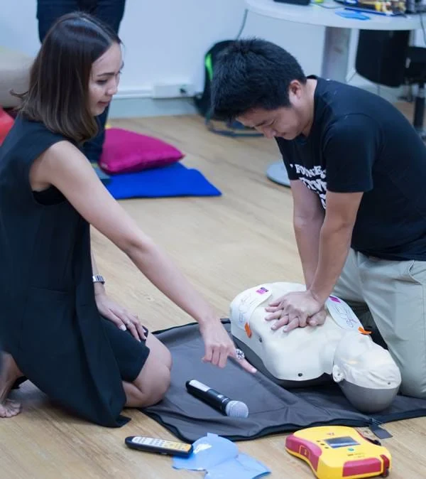 MACO สนับสนุนการติดตั้งเครื่อง AED พร้อมอบรมการช่วยชีวิต
