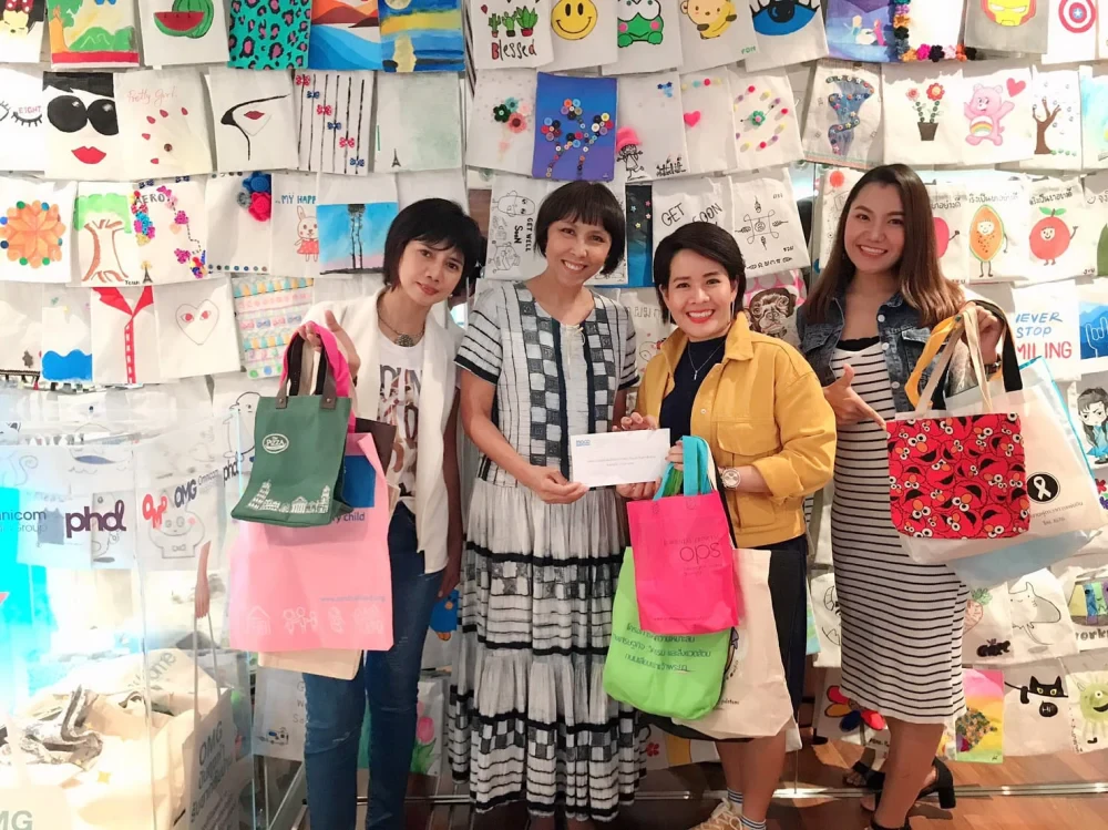 MACO ร่วมบริจาคถุงผ้า และมอบเงินสนับสนุนให้โครงการ OMG ปันถุงผ้ารับยากลับบ้าน จำนวน 10,000 บาท
